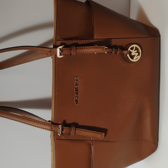 Michael Kors Womens Jet Set Zip Saffiano Leather Tote Shoulder Bag Brown Medium - Picture 4 of 8